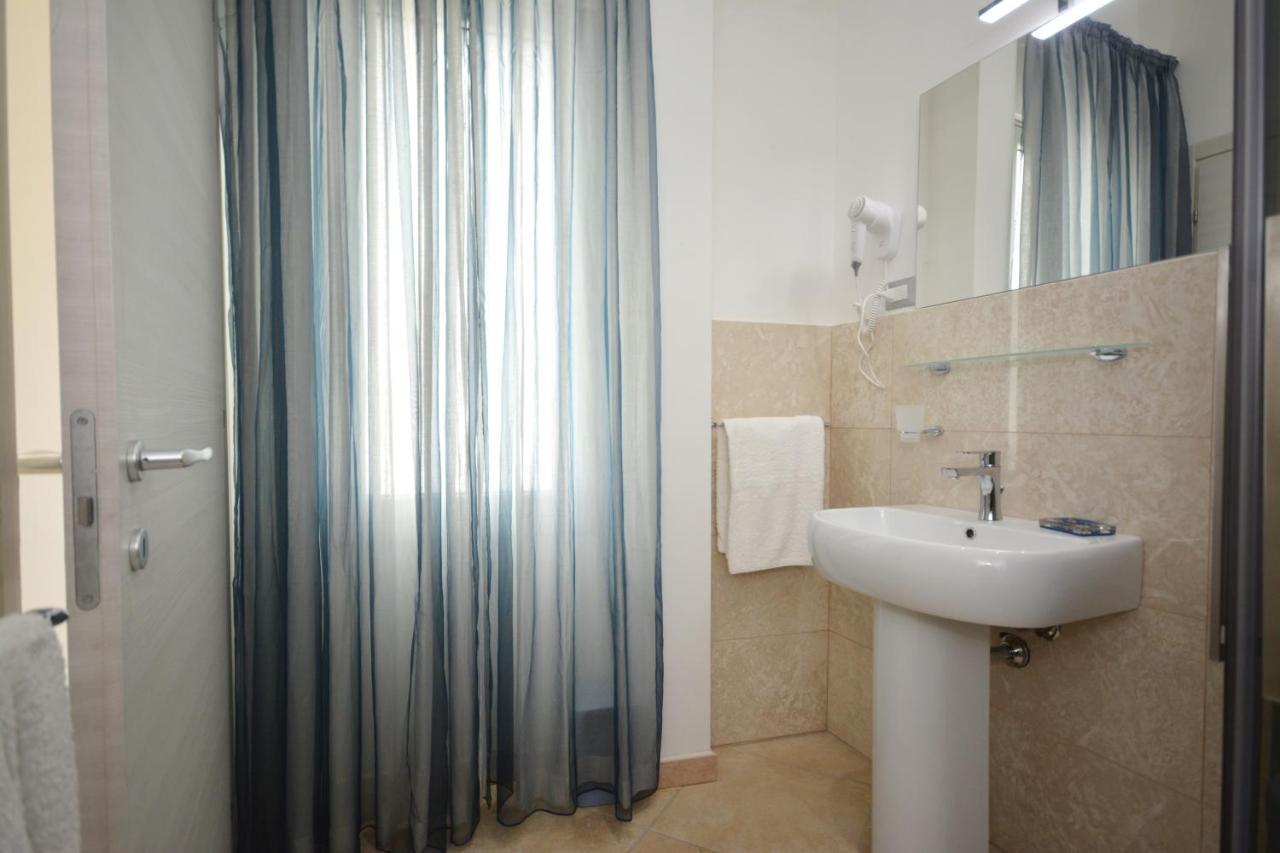 Da Rocco B&B Sant Isidoro  Exterior photo